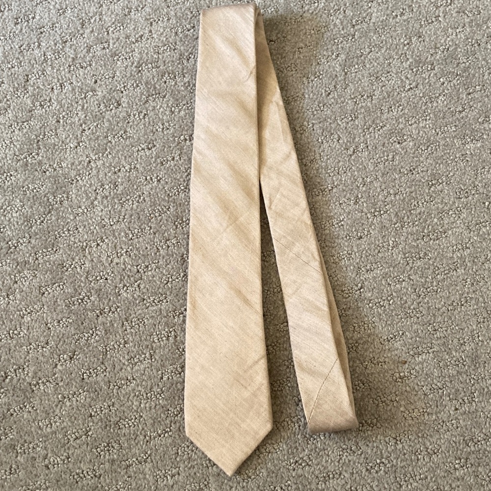 BHLDN x The Tie Bar cream silk & linen neck tie.